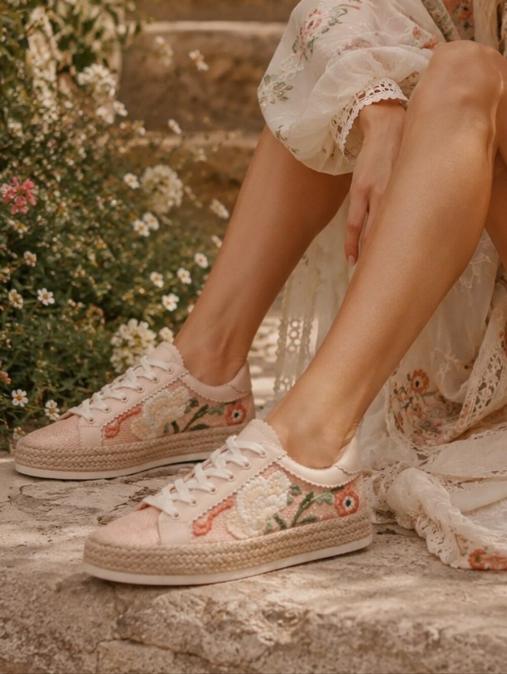 Anthropologie x Dolce Vita Azalia Low Top Sneakers Beige Floral Multi Raffia